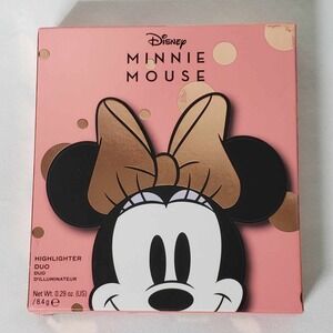 Disney's Minnie Mouse x Makeup Revolution Minnie Forever Highlighter Duo